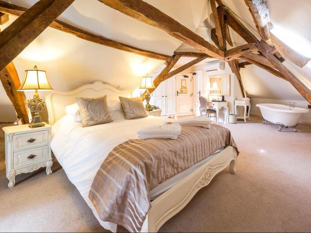 Logis Hotel De France La Chartre-sur-le-Loir Bagian luar foto